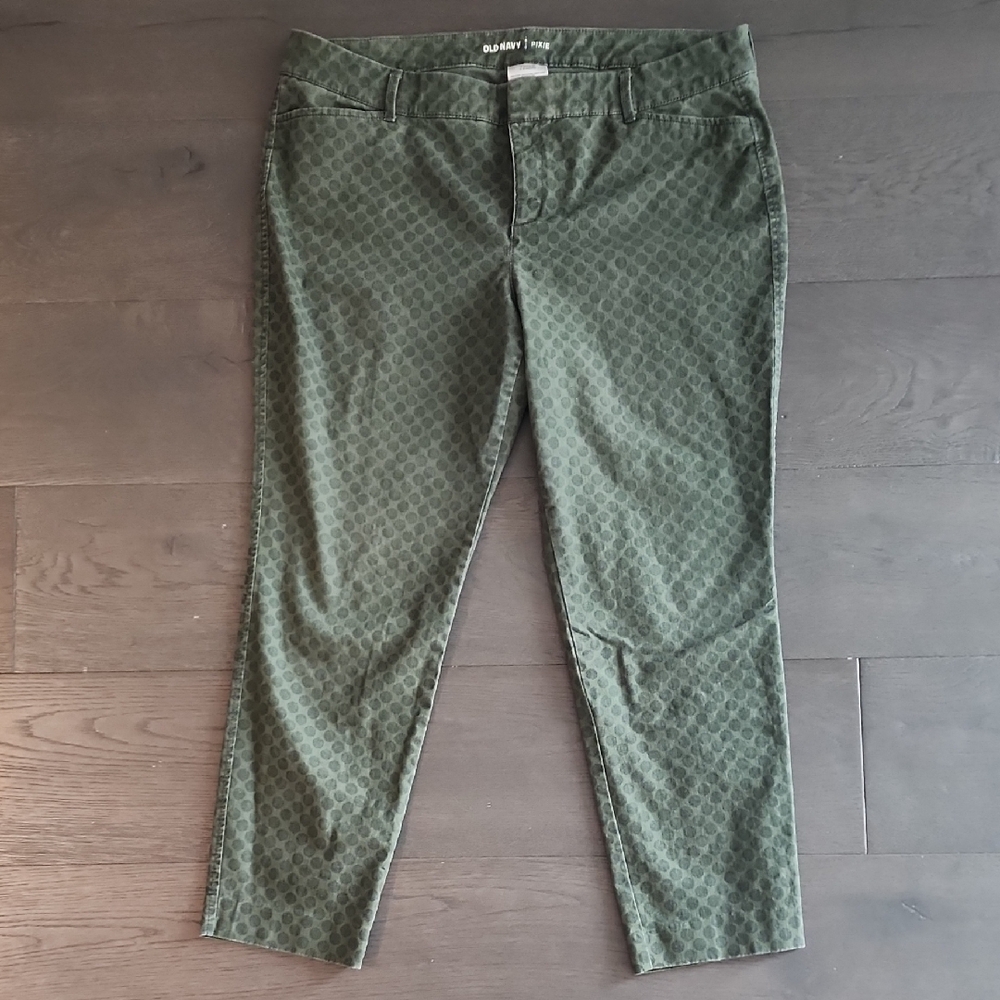 Old Navy Green Polka Dot Patterned Capri Pants Women's Bottoms Size 14